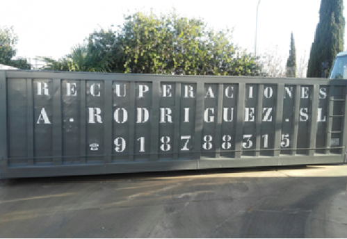 Ofrecemos un servicio de contenedores, tanto para la gestión y transporte , como para su almacenamiento.
Nuestros contenedores son metálicos, tipo caja, escombro, y homologados. 
Disponemos de las siguientes medidas: 4m³, 7m³, 9m³, 13m³, 25m³ y 35m³.
Hemos incorporado a nuestros servicios:
          *Contenedores de basura 1 m³.
          *Contenedores Eco, ideales para oficinas, de 110L.
Realizamos retiradas de: metales de todo tipo, plásticos ,podas, cartón y maderas...mejor pregunta!!
Disponemos de autocompactadores, ideales para:
     *Papel
     *Cartón
     *Plástico...